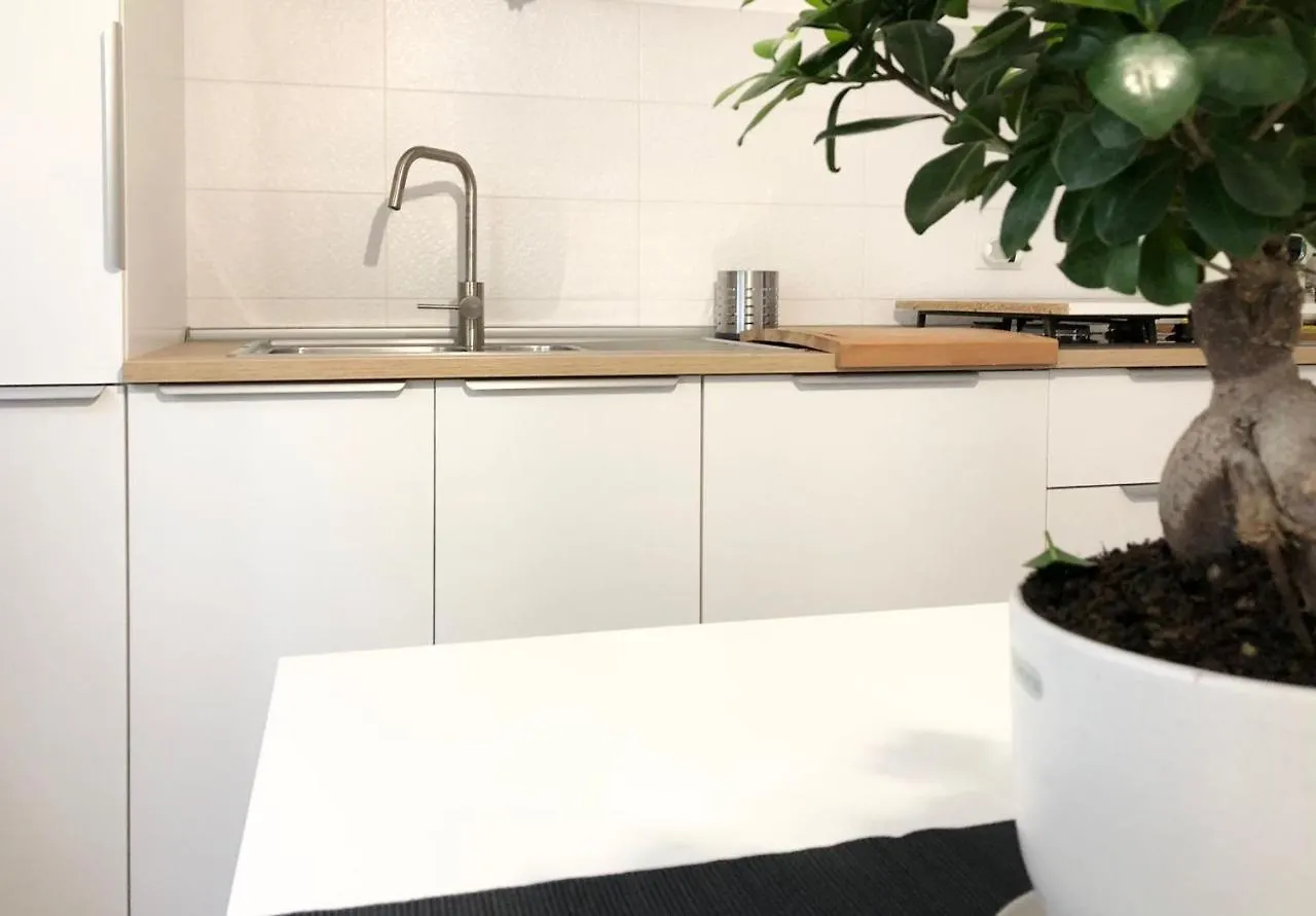 Italien chic, camera con bagni condivisi Bari 0*,