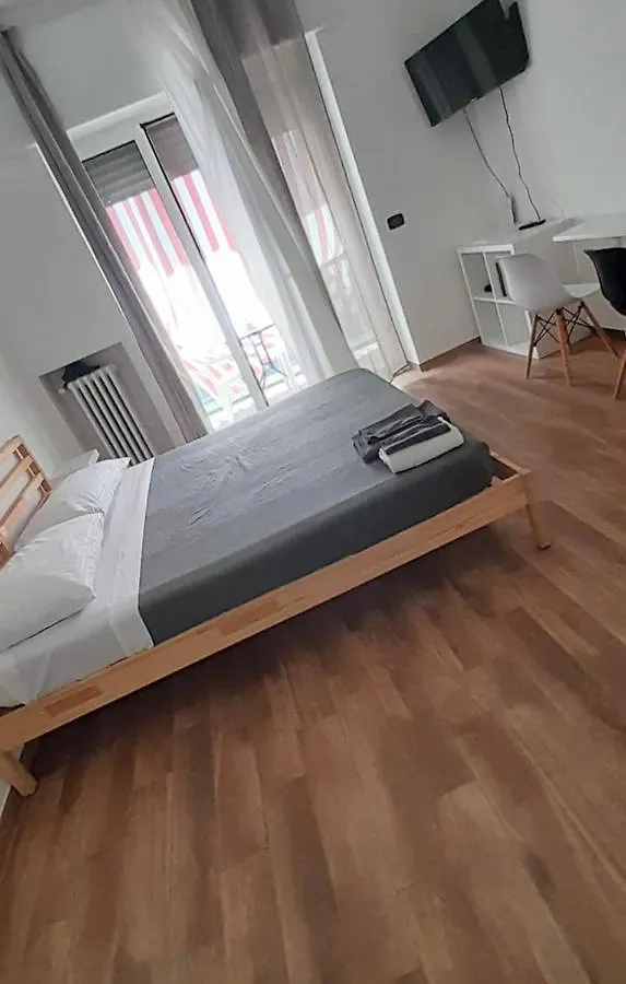 Italien chic, camera con bagni condivisi Bari